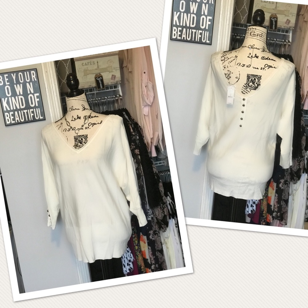 WHBM off-white v-neck top - NWT